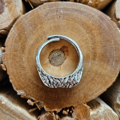 Verstellbarer Eulenring mit hellroten Augen