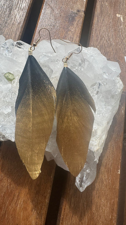 Bunte Feder Ohrringe Boho Style leichte Statement Ohrringe Spirit Place Schweiz